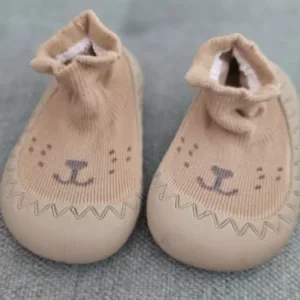 Asiakkaalta Z****g saadut Baby First Walker Slip-On Sock -kengät.
