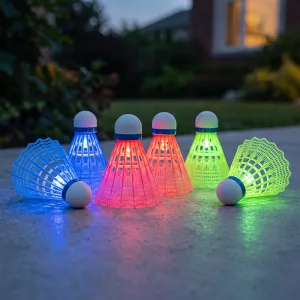 6 kpl kirkas LED-valaistu nylon-sulkapallosetti